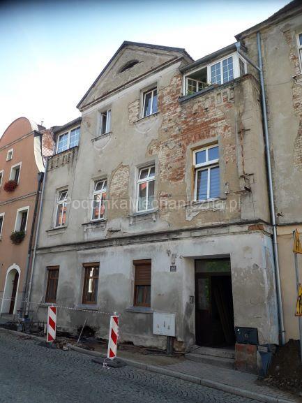 Kamienica Kraków - podcinka muru piłą łańcuchową 