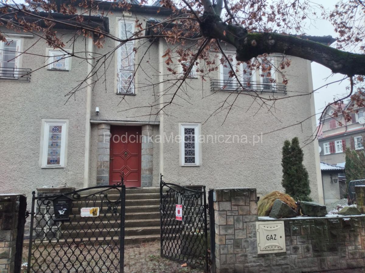 Podcinka mechaniczna budynku Osuszanie domu Wilgoć w domu Krzysztof Ofiera