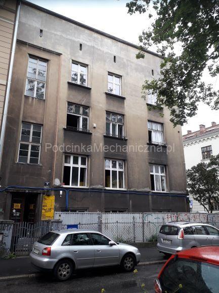 Kamienica Kraków - podcinka muru piłą łańcuchową 