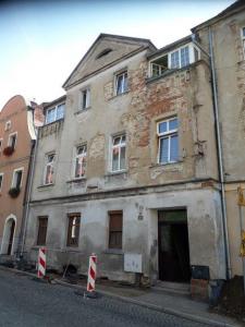 Kamienica Kraków - podcinka muru piłą łańcuchową 