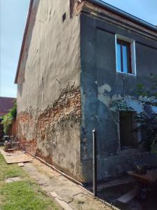 Podcinka mechaniczna budynku Osuszanie domu Wilgoć w domu Krzysztof Ofiera