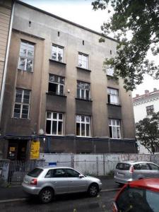 Kamienica Kraków - podcinka muru piłą łańcuchową 